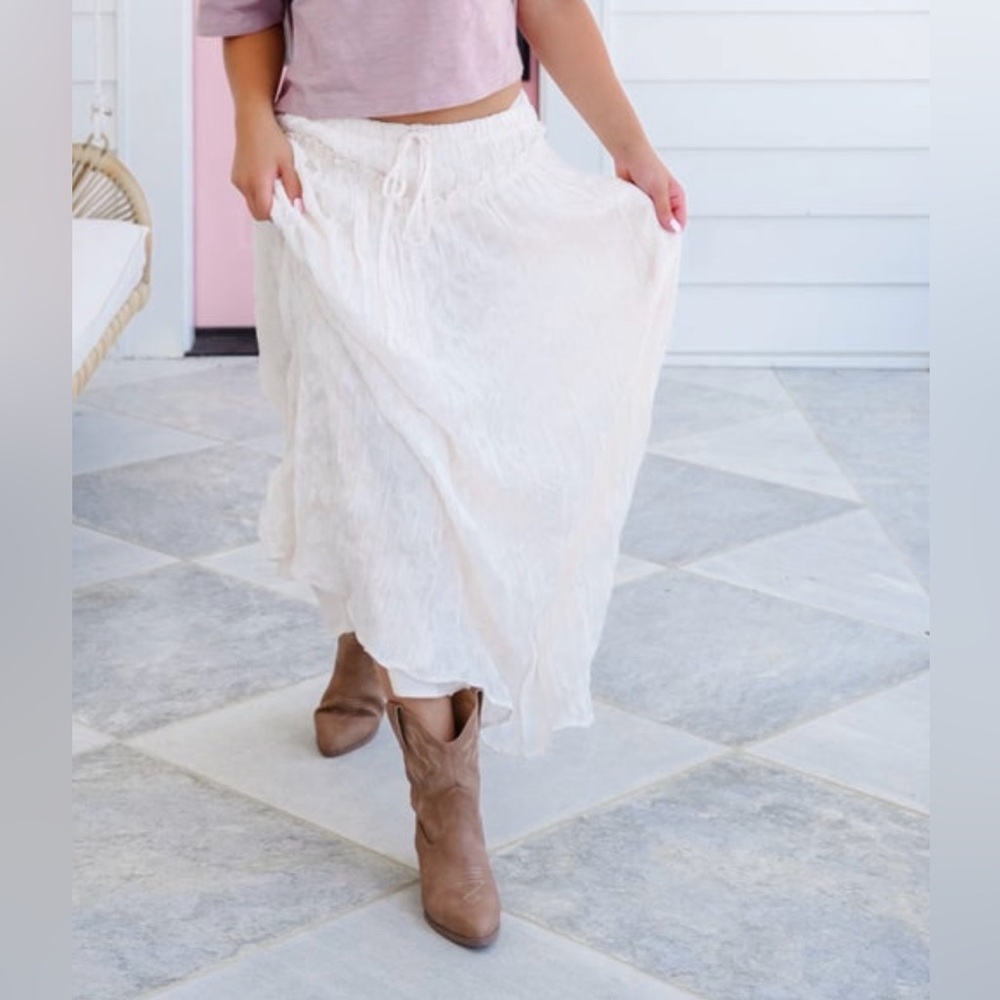 Listicle lace ruffle elastic waist maxi skirt Ecru